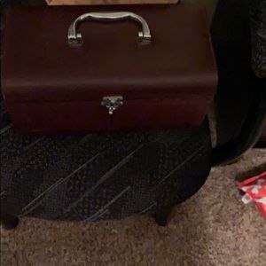 Leather jewelry case